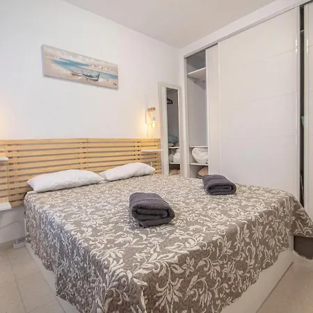 Piso Entreplayas Benidorm Apartman *